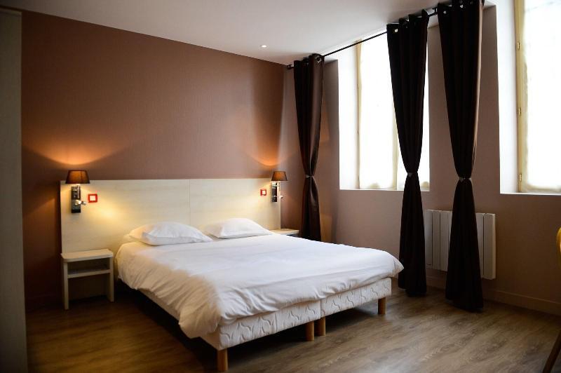 Brit Hotel Du Dauphin LʼAigle Zewnętrze zdjęcie