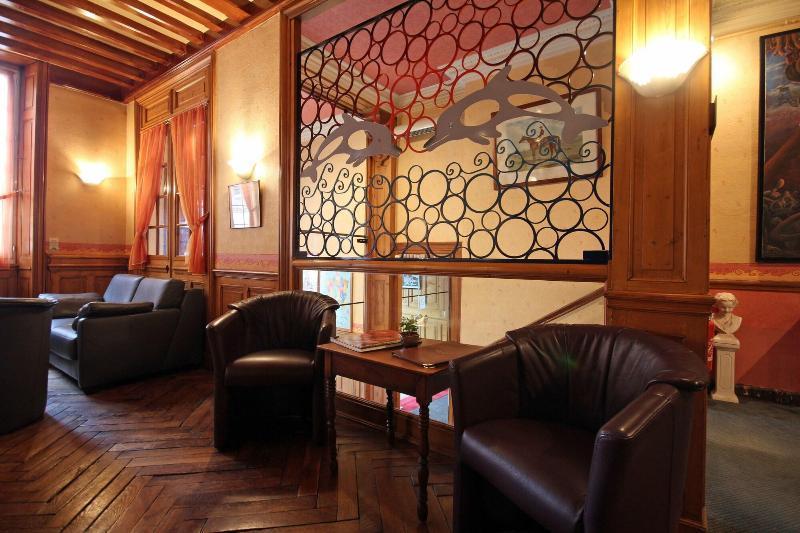 Brit Hotel Du Dauphin LʼAigle Zewnętrze zdjęcie