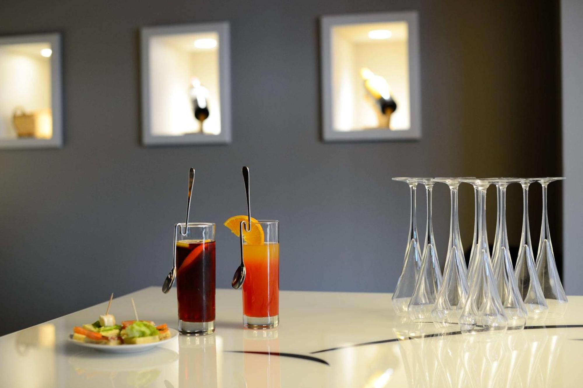 Brit Hotel Du Dauphin LʼAigle Zewnętrze zdjęcie