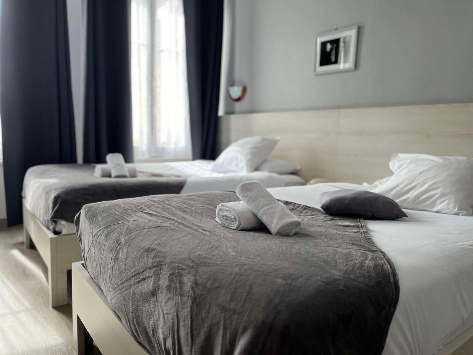 Brit Hotel Du Dauphin LʼAigle Zewnętrze zdjęcie