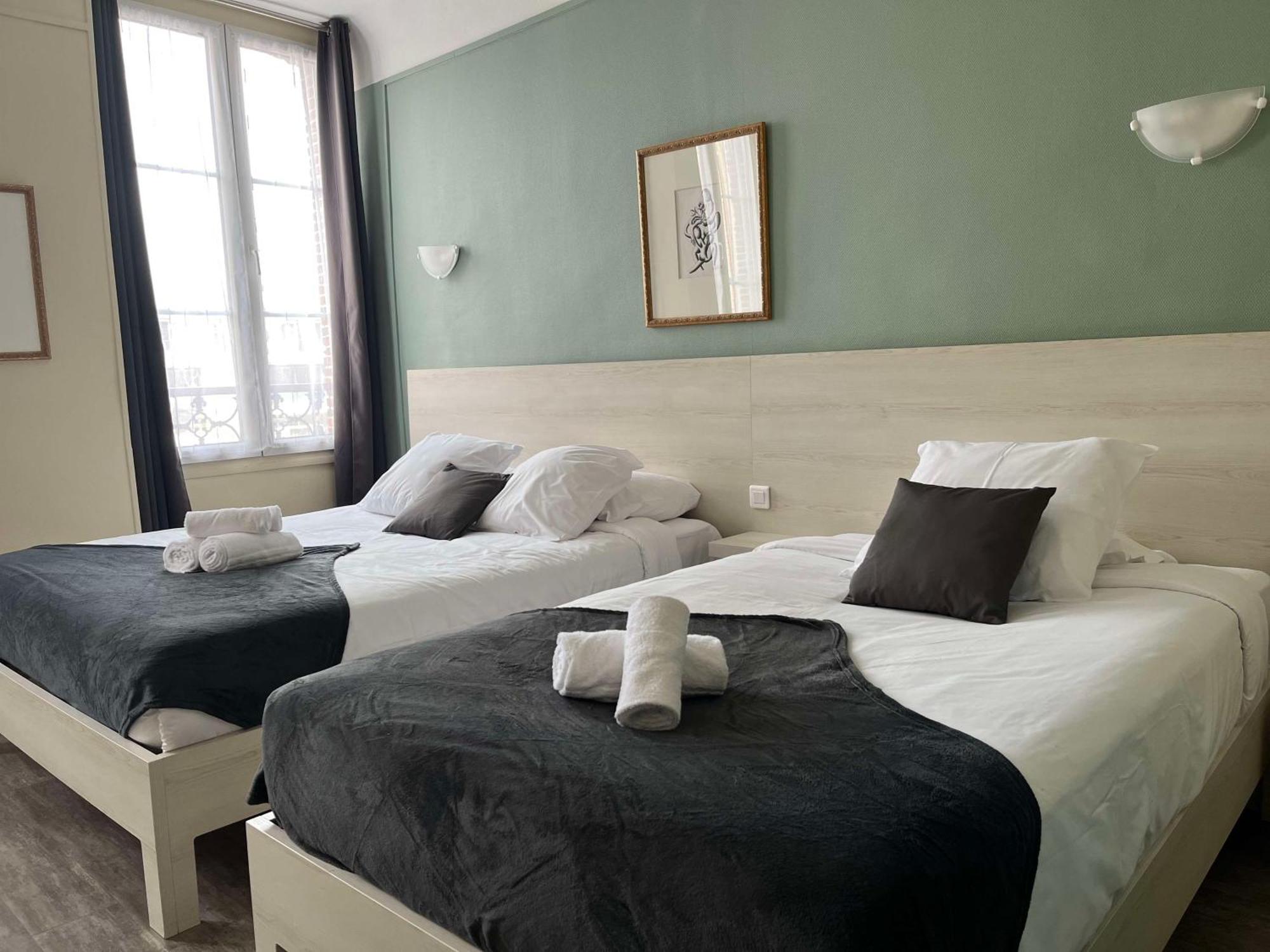 Brit Hotel Du Dauphin LʼAigle Zewnętrze zdjęcie