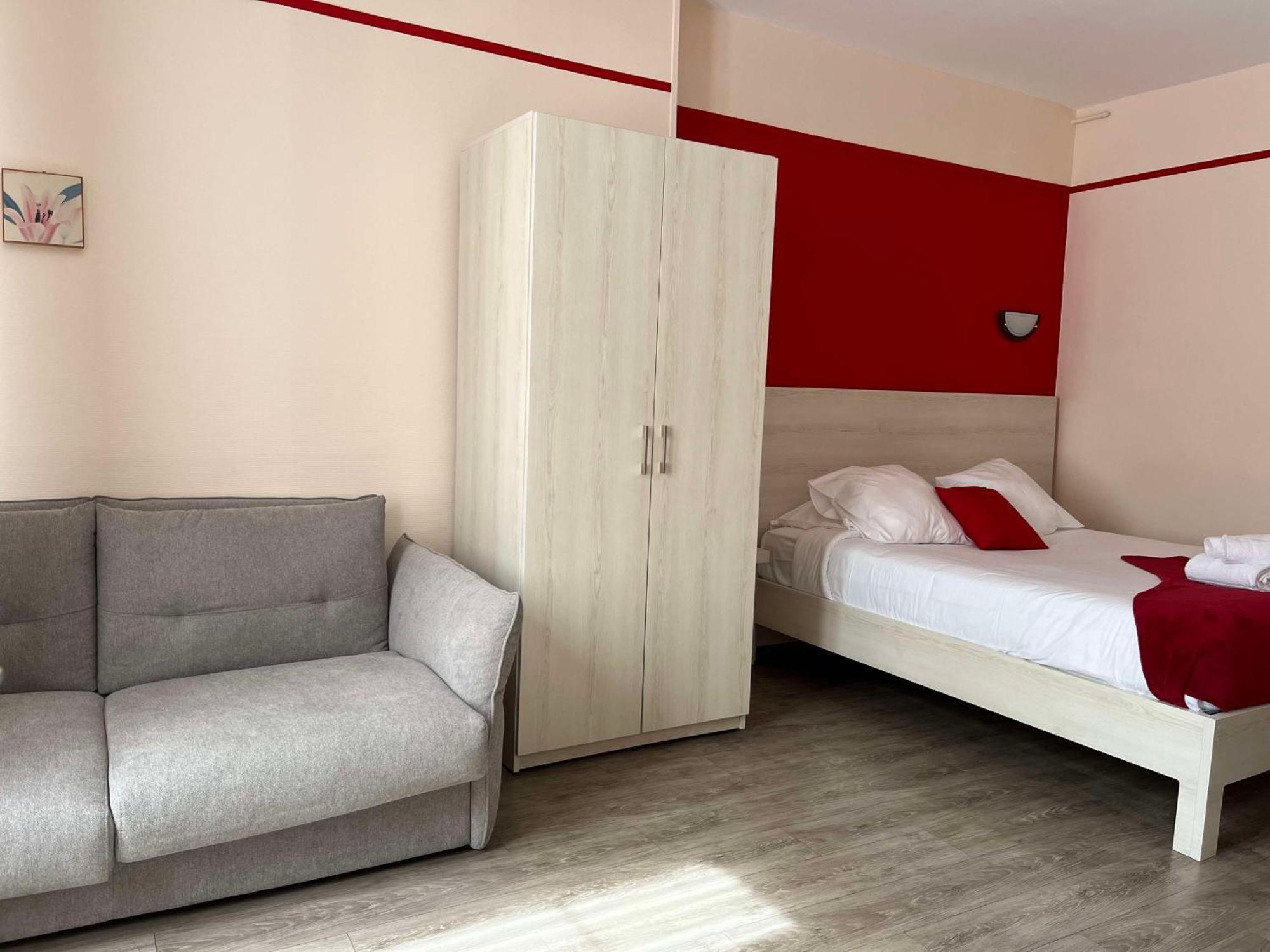 Brit Hotel Du Dauphin LʼAigle Zewnętrze zdjęcie