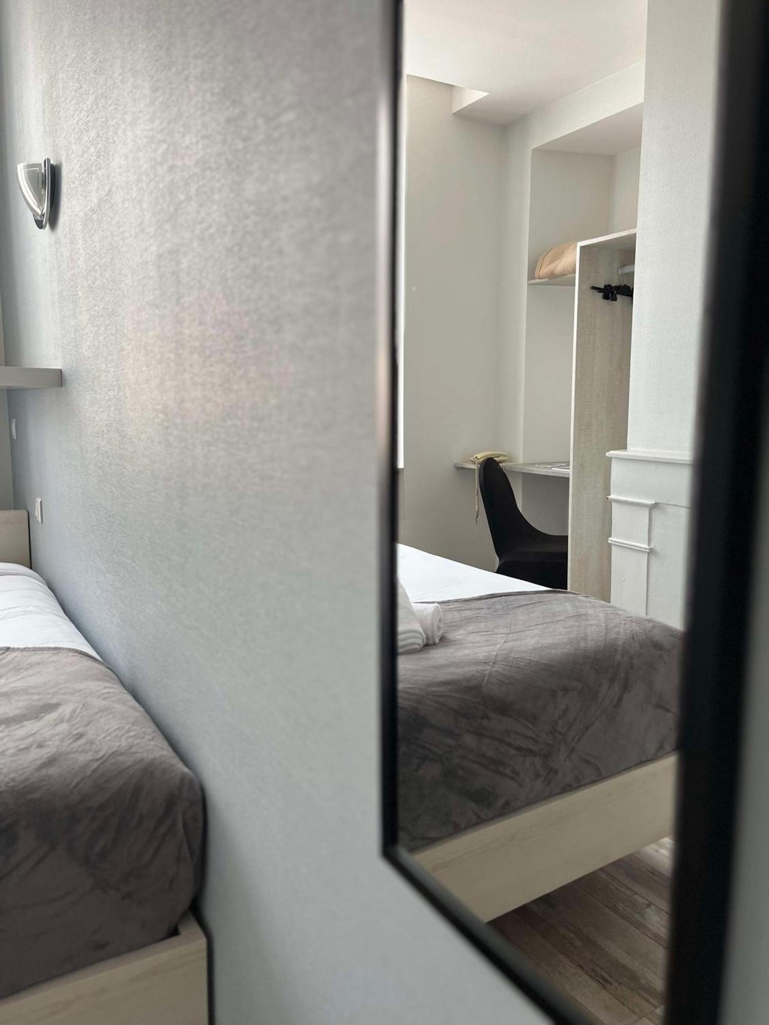 Brit Hotel Du Dauphin LʼAigle Zewnętrze zdjęcie