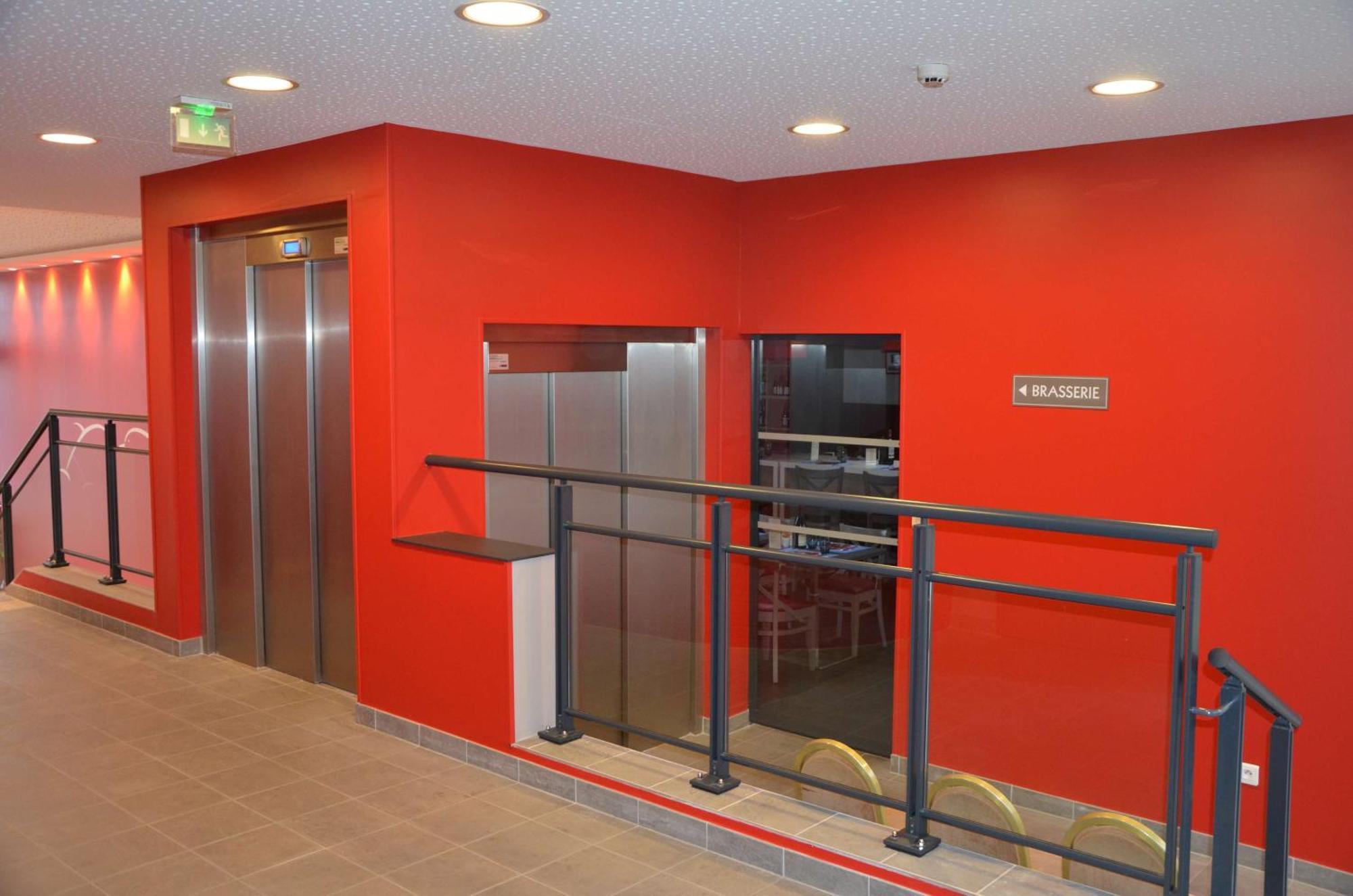 Brit Hotel Du Dauphin LʼAigle Zewnętrze zdjęcie