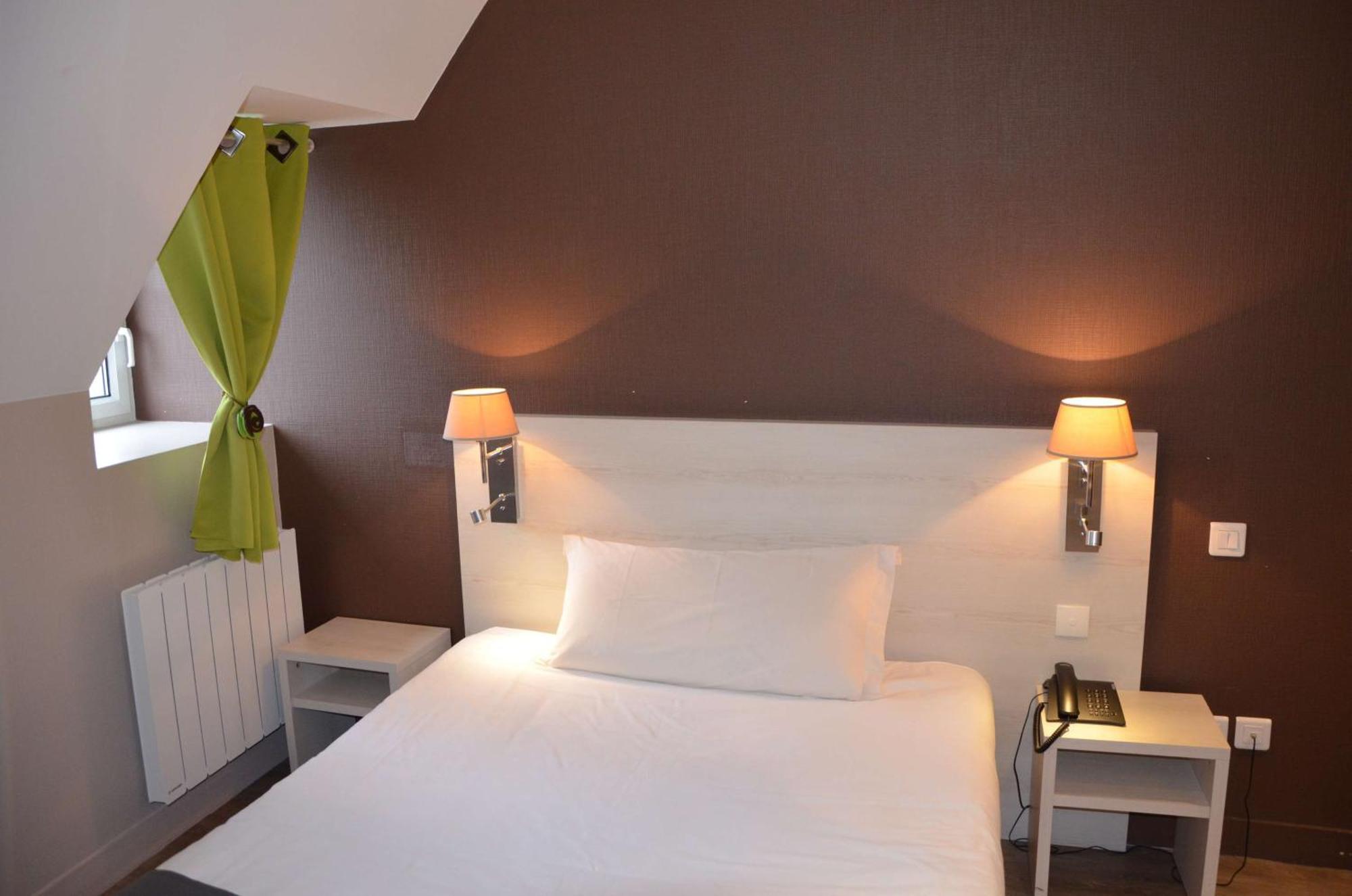 Brit Hotel Du Dauphin LʼAigle Zewnętrze zdjęcie