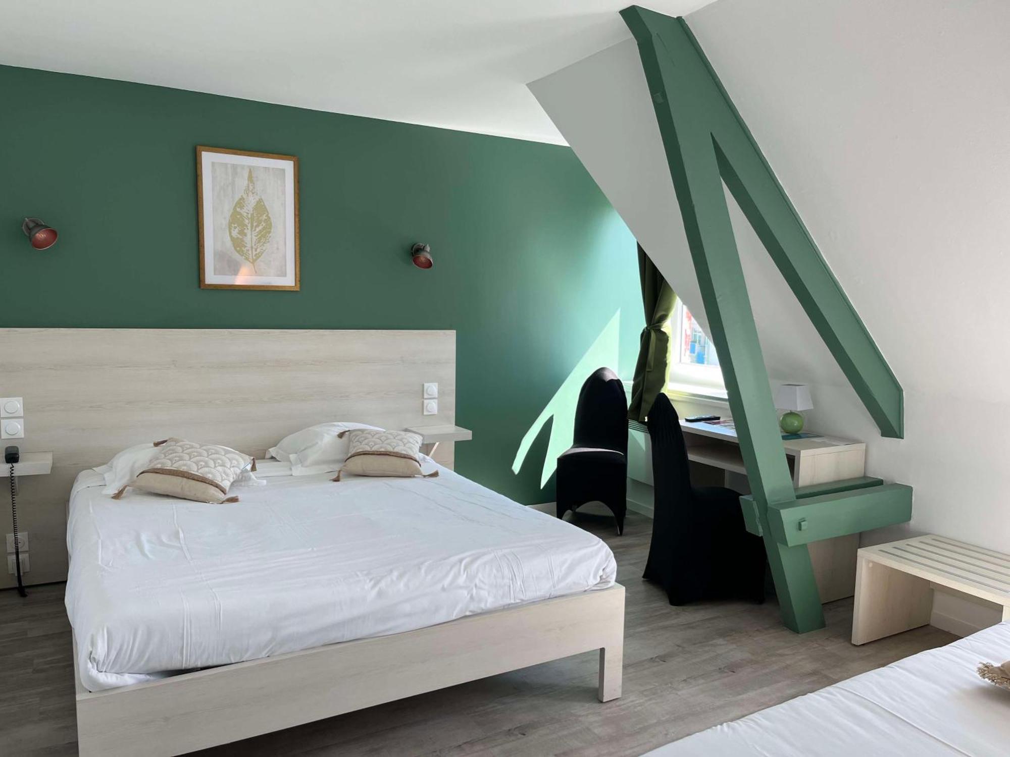 Brit Hotel Du Dauphin LʼAigle Zewnętrze zdjęcie