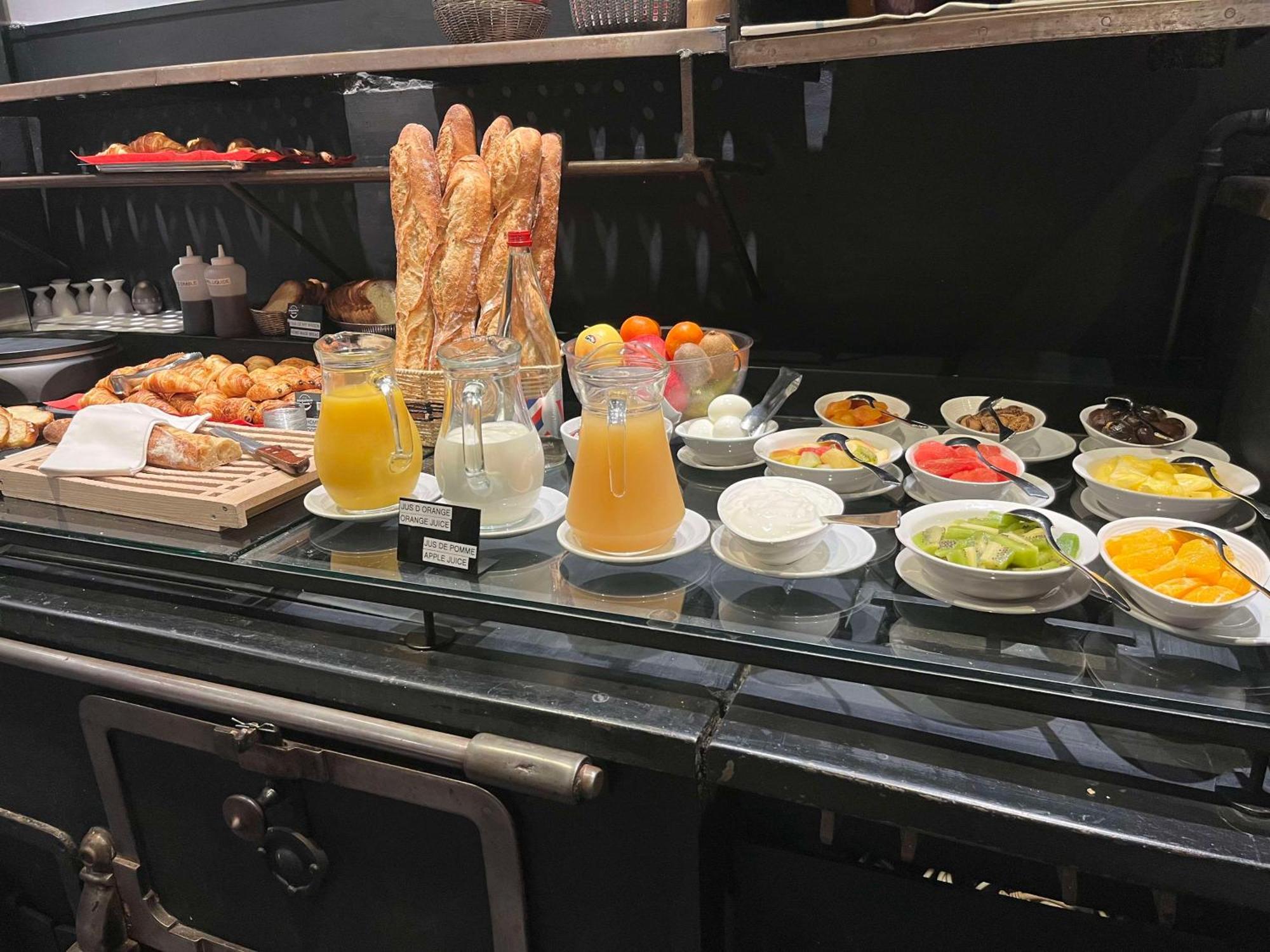 Brit Hotel Du Dauphin LʼAigle Zewnętrze zdjęcie