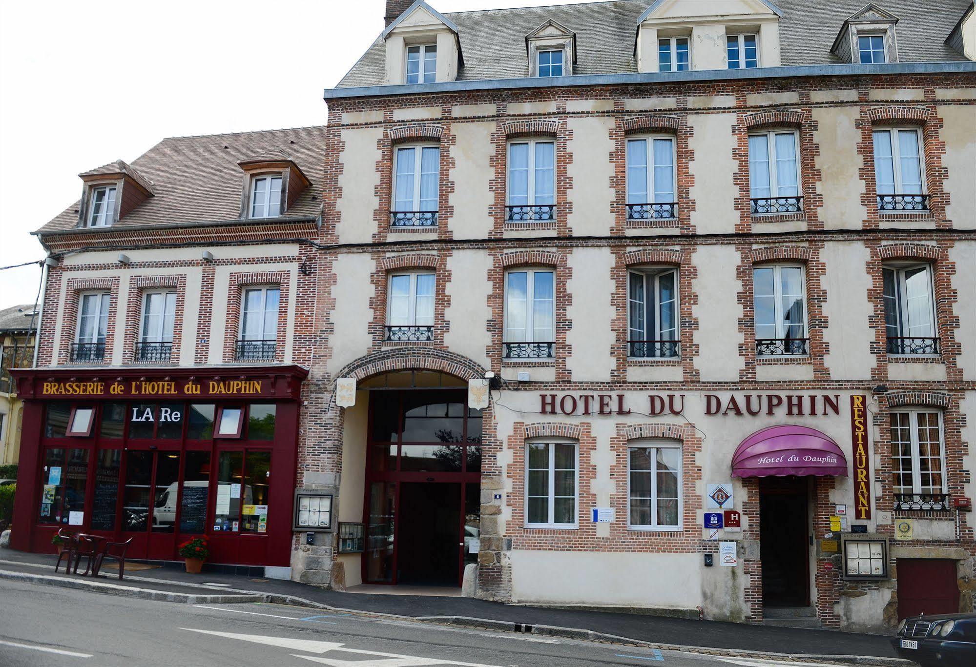 Brit Hotel Du Dauphin LʼAigle Zewnętrze zdjęcie